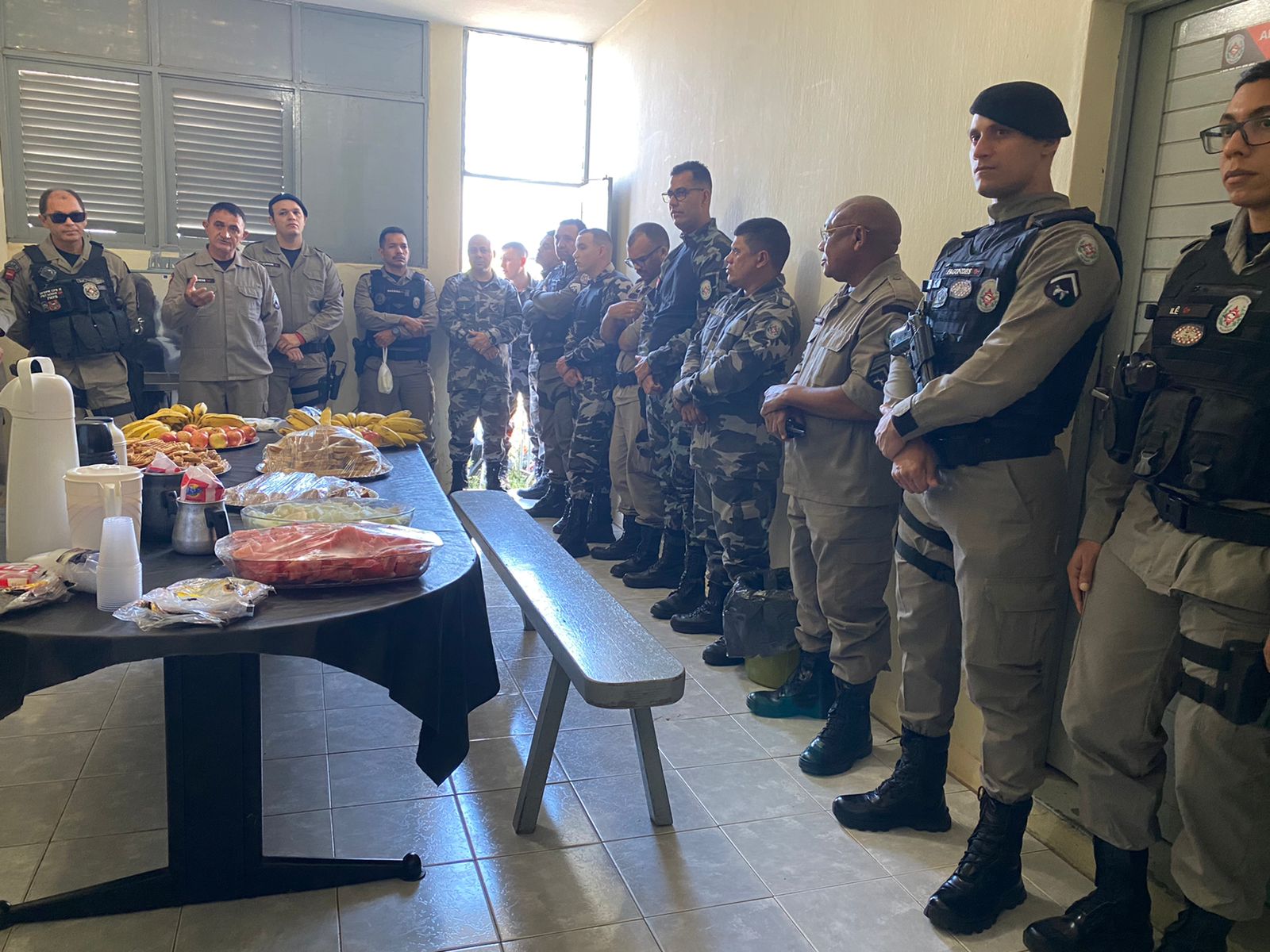 Polícia Militar oferta café da manhã aos militares do 12º BPM em